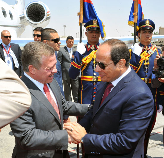 الرئيس السيسي يستقبل الملك عبد الله الثانى بمطار القاهرة